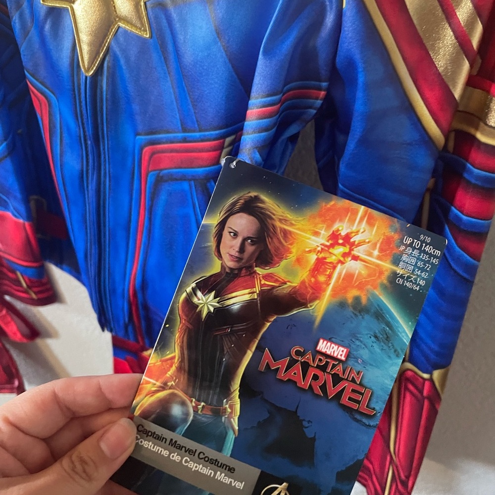 Captain marvel costume for kids! Size 9-10